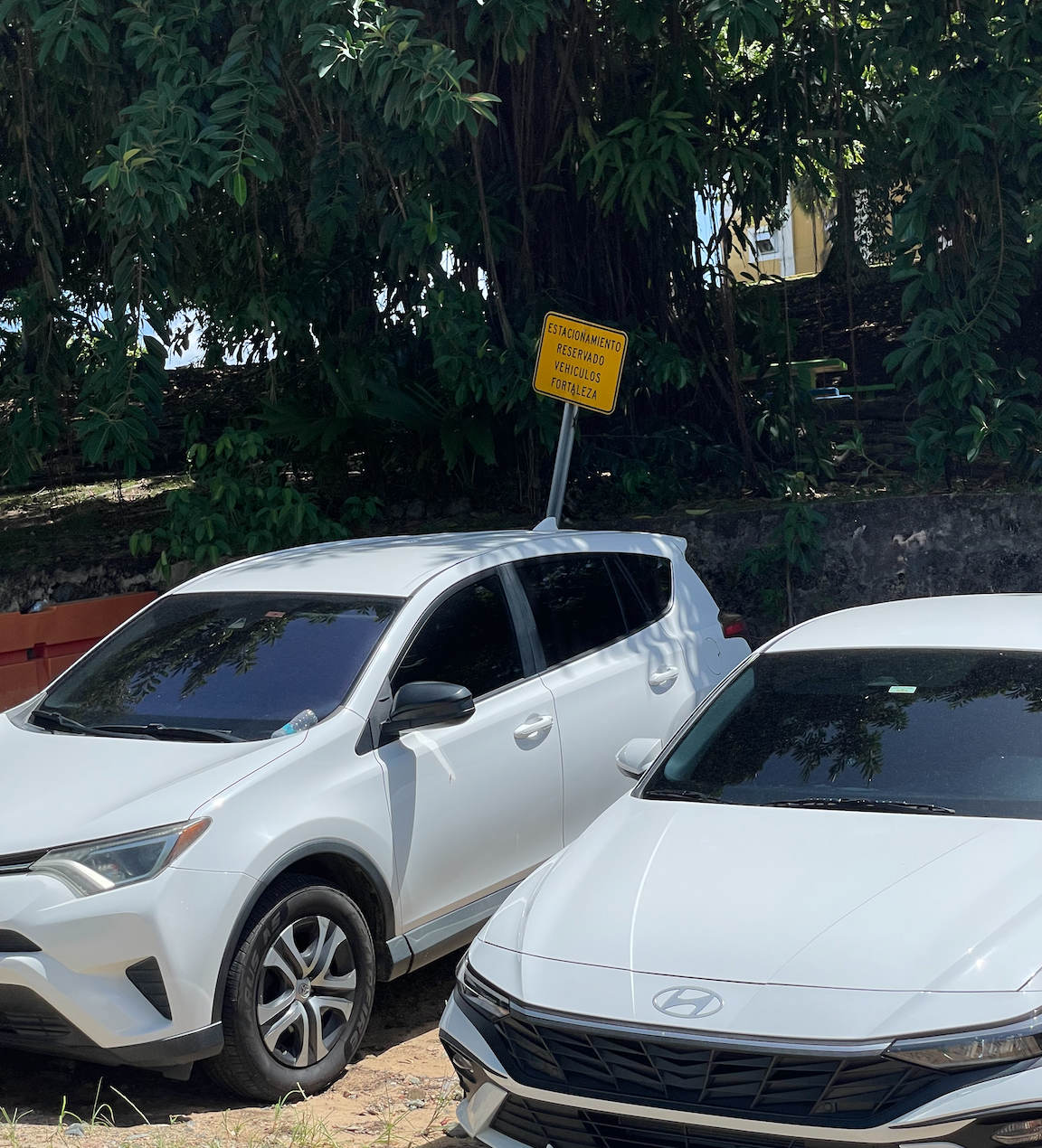 Rótulo de estacionamiento reservado para vehículos de Fortaleza